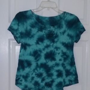 💜Girls teal tie dye shirt w/ neck detail.